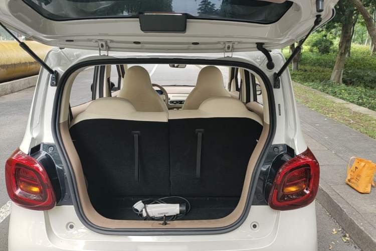 Used Wuling Hongguang MINIEV 2025 Four-Door Version Advanced Edition Trunk