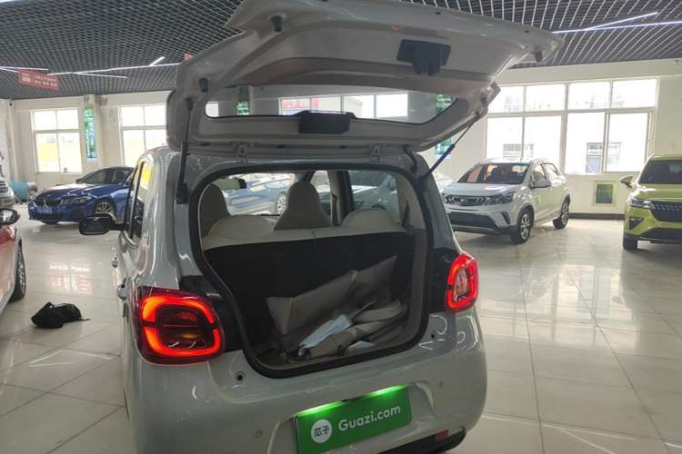 Used Wuling Hongguang MINIEV 2025 Four-Door Version Advanced Edition Trunk