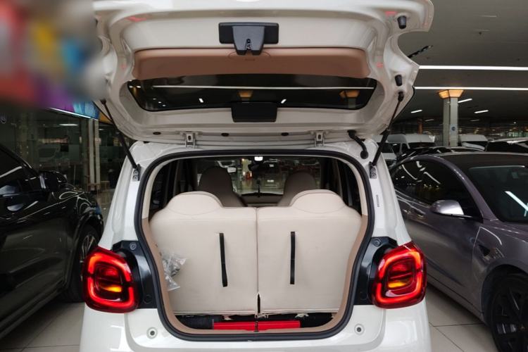Used Wuling Hongguang MINIEV 2025 Four-Door Version Advanced Edition Trunk