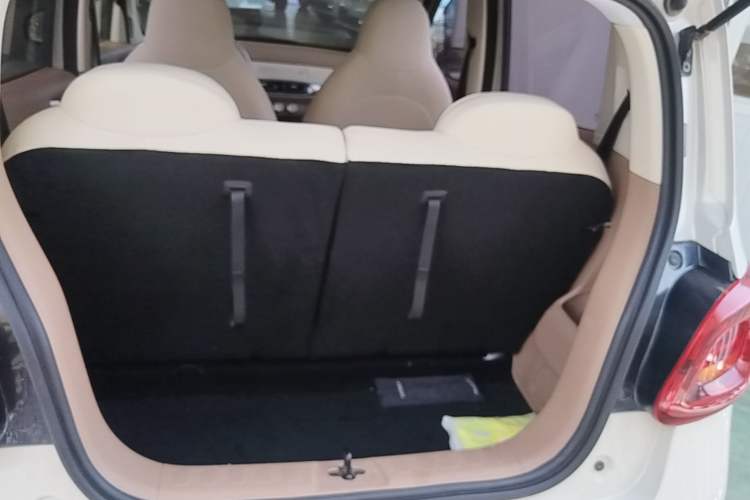 Used Wuling Hongguang MINIEV 2025 Four-Door Version Advanced Edition Trunk