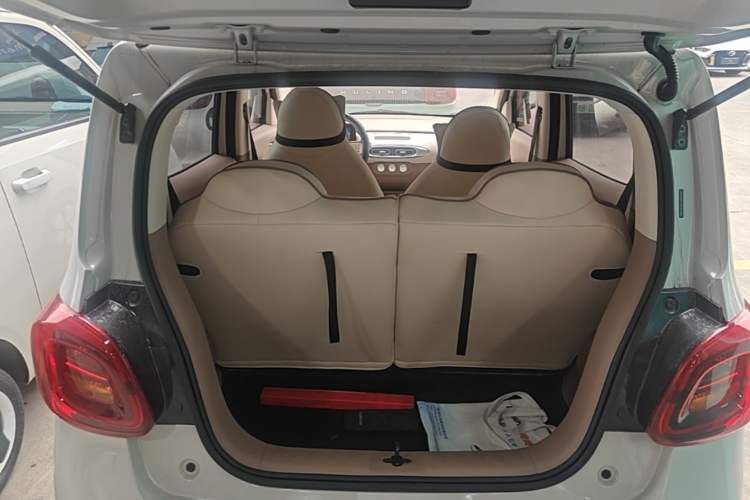 Used Wuling Hongguang MINIEV 2025 Four-Door Version Advanced Edition Trunk
