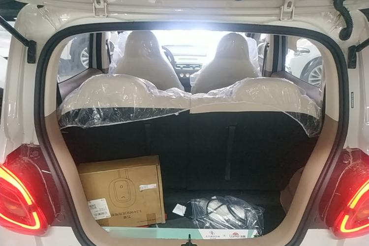 Used Wuling Hongguang MINIEV 2025 Four-Door Version Advanced Edition Trunk