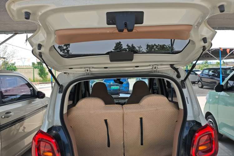 Used Wuling Hongguang MINIEV 2025 Four-Door Version Advanced Edition Trunk