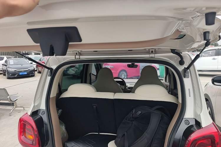 Used Wuling Hongguang MINIEV 2025 Four-Door Version Advanced Edition Trunk