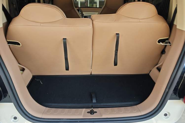 Used Wuling Hongguang MINIEV 2025 Four-Door Version Advanced Edition Trunk