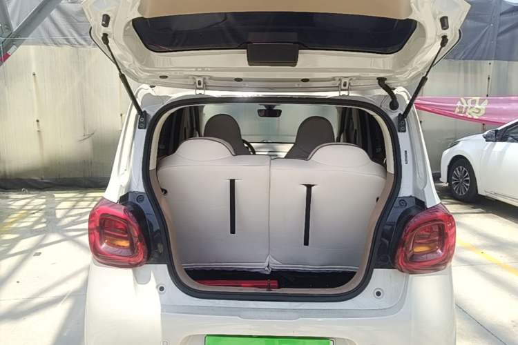 Used Wuling Hongguang MINIEV 2025 Four-Door Version Advanced Edition Trunk