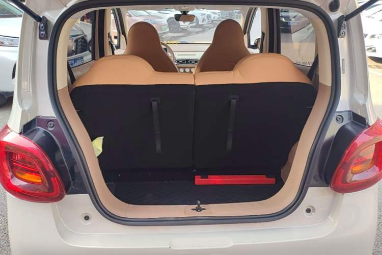 Used Wuling Hongguang MINIEV 2025 Four-Door Version Advanced Edition Trunk