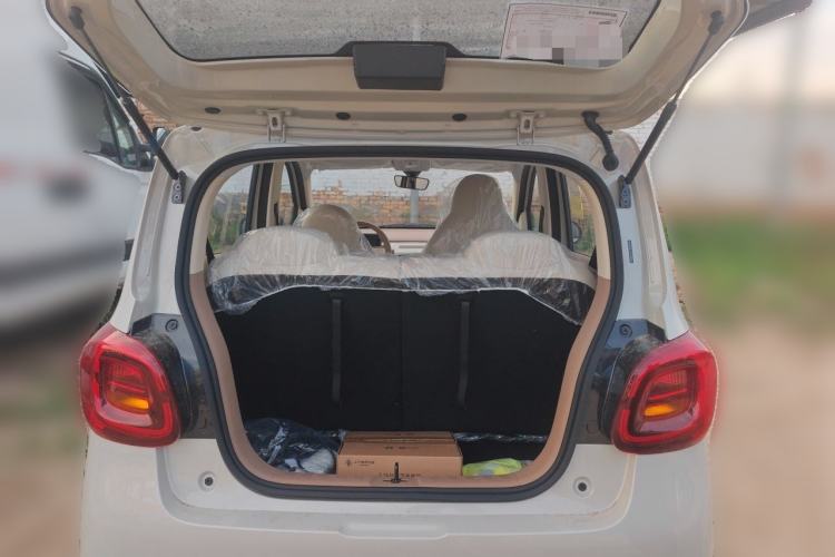 Used Wuling Hongguang MINIEV 2025 Four-Door Version Advanced Edition Trunk