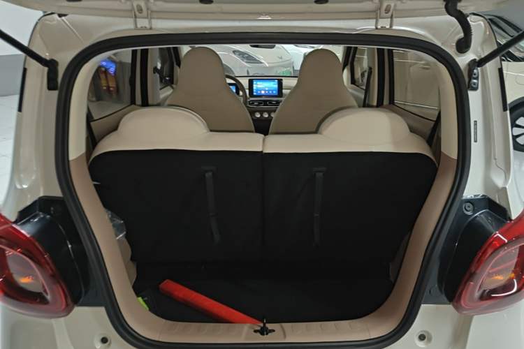 Used Wuling Hongguang MINIEV 2025 Four-Door Version Zhenxiang+ Edition Trunk