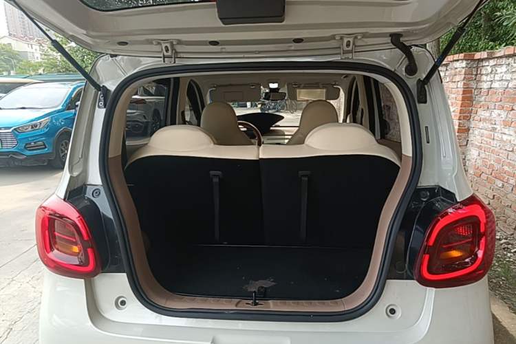 Used Wuling Hongguang MINIEV 2025 Four-Door Version Advanced Edition Trunk