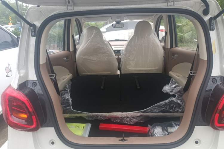 Used Wuling Hongguang MINIEV 2025 Four-Door Version Advanced Edition Trunk