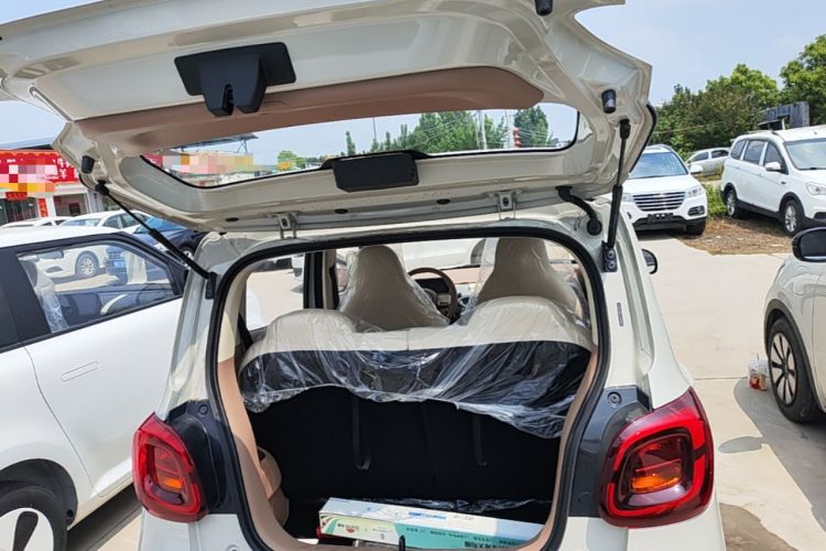 Used Wuling Hongguang MINIEV 2025 Four-Door Version Advanced Edition Trunk