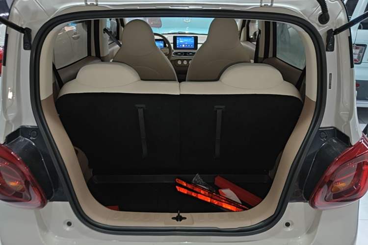 Used Wuling Hongguang MINIEV 2025 Four-Door Version Zhenxiang+ Edition Trunk