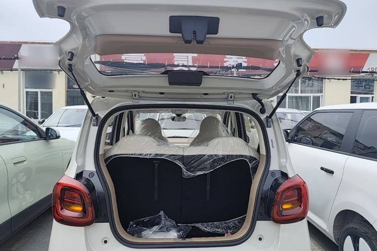 Used Wuling Hongguang MINIEV 2025 Four-Door Version Advanced Edition Trunk
