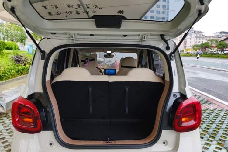 Used Wuling Hongguang MINIEV 2025 Four-Door Version Zhenxiang+ Edition Trunk