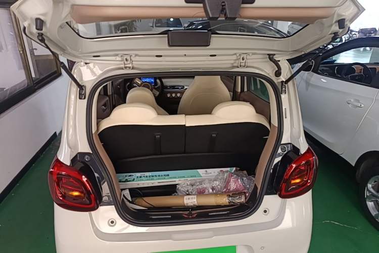 Used Wuling Hongguang MINIEV 2025 Four-Door Version Advanced Edition Trunk