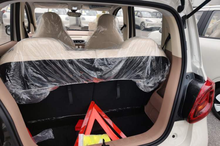 Used Wuling Hongguang MINIEV 2025 Four-Door Version Advanced Edition Trunk