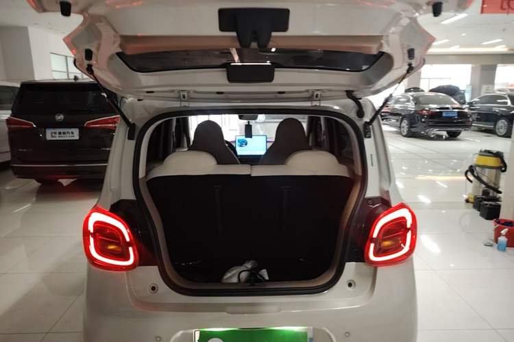 Used Wuling Hongguang MINIEV 2025 Four-Door Version Advanced Edition Trunk