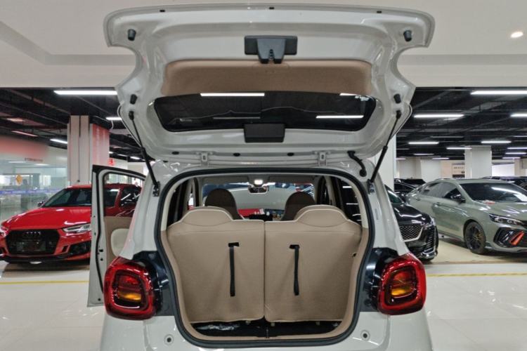 Used Wuling Hongguang MINIEV 2025 Four-Door Version Advanced Edition Trunk