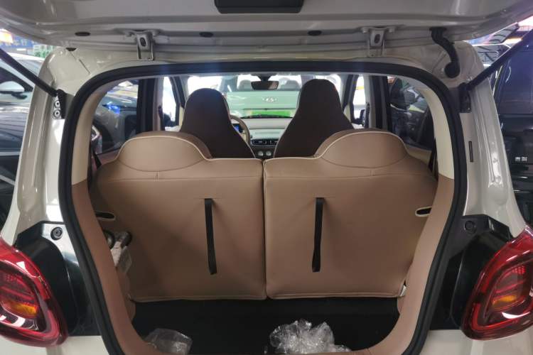 Used Wuling Hongguang MINIEV 2025 Four-Door Version Advanced Edition Trunk
