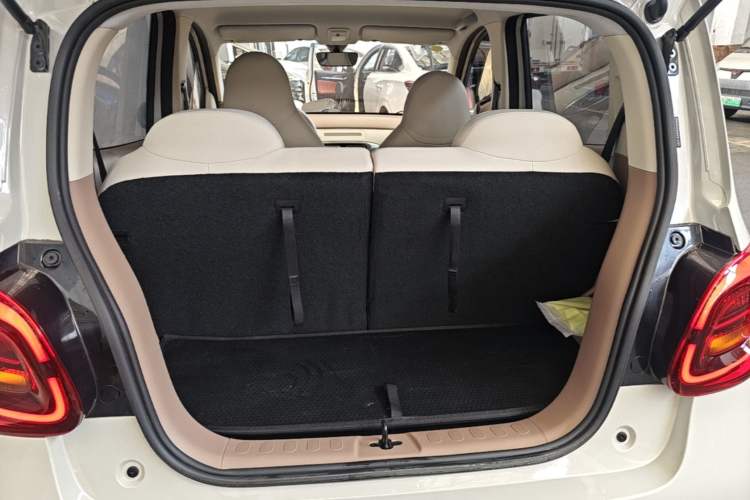 Used Wuling Hongguang MINIEV 2025 Four-Door Version Advanced Edition Trunk