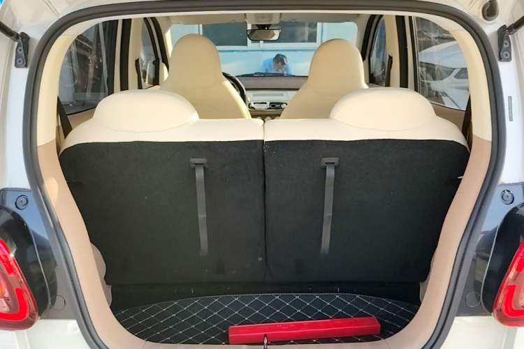 Used Wuling Hongguang MINIEV 2025 Four-Door Version Advanced Edition Trunk