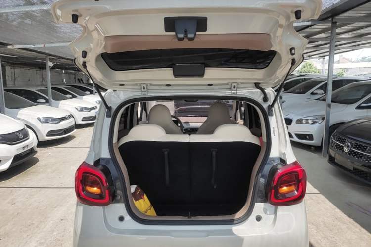 Used Wuling Hongguang MINIEV 2025 Four-Door Version Advanced Edition Trunk