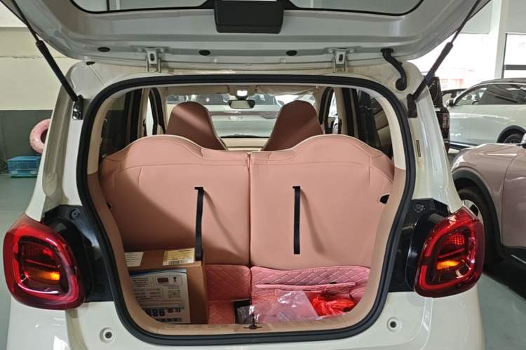 Used Wuling Hongguang MINIEV 2025 Four-Door Version Advanced Edition Trunk