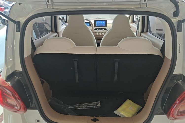Used Wuling Hongguang MINIEV 2025 Four-Door Version Zhenxiang+ Edition Trunk