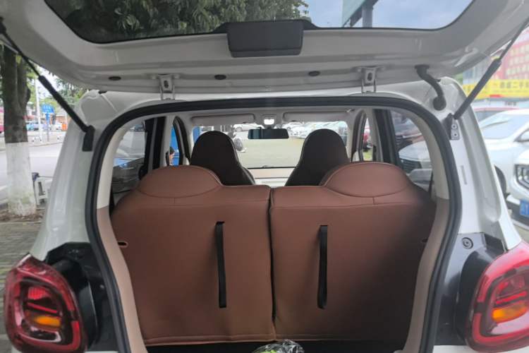 Used Wuling Hongguang MINIEV 2025 Four-Door Version Advanced Edition Trunk