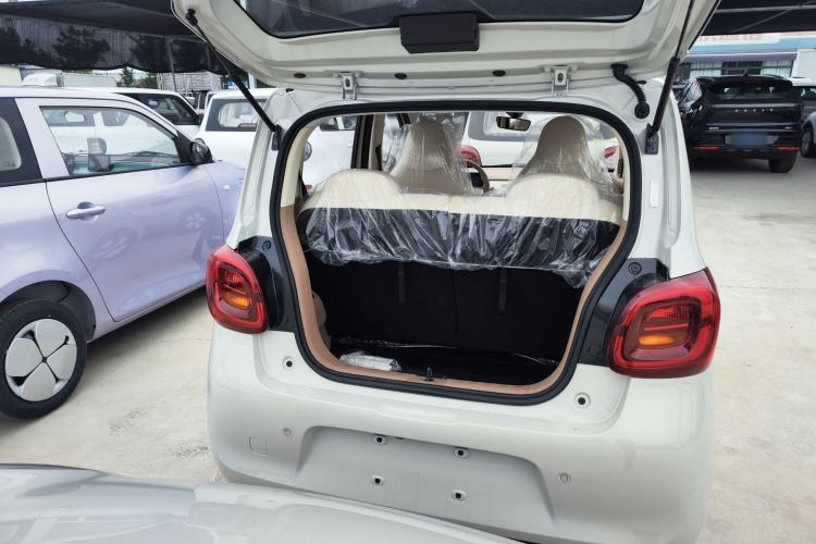 Used Wuling Hongguang MINIEV 2025 Four-Door Version Advanced Edition Trunk