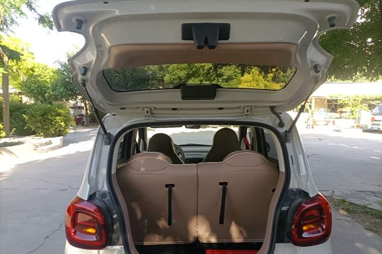 Used Wuling Hongguang MINIEV 2025 Four-Door Version Advanced Edition Trunk