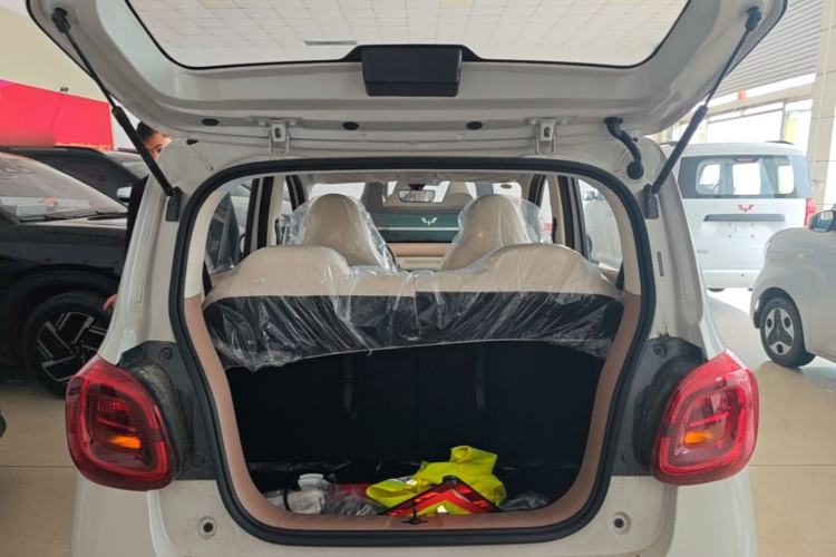 Used Wuling Hongguang MINIEV 2025 Four-Door Version Advanced Edition Trunk