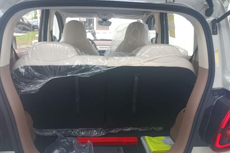 Used Wuling Hongguang MINIEV 2025 Four-Door Version Advanced Edition Trunk