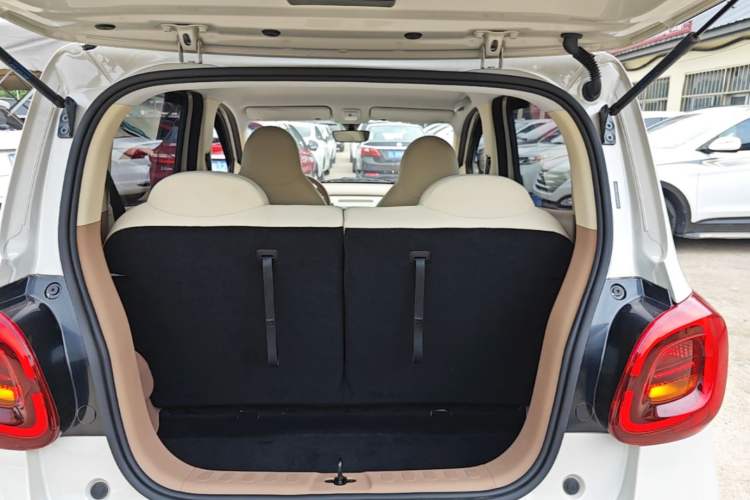 Used Wuling Hongguang MINIEV 2025 Four-Door Version Advanced Edition Trunk