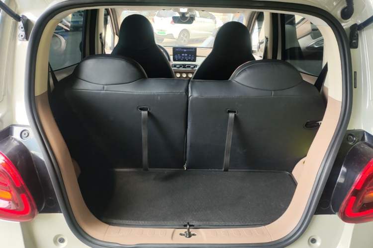 Used Wuling Hongguang MINIEV 2025 Four-Door Version Advanced Edition Trunk