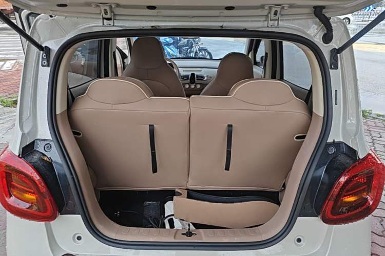 Used Wuling Hongguang MINIEV 2025 Four-Door Version Advanced Edition Trunk