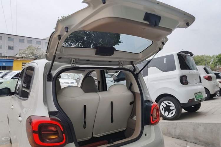 Used Wuling Hongguang MINIEV 2025 Four-Door Version Advanced Edition Trunk