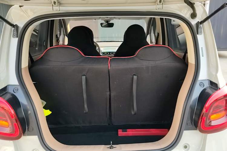 Used Wuling Hongguang MINIEV 2025 Four-Door Version Advanced Edition Trunk