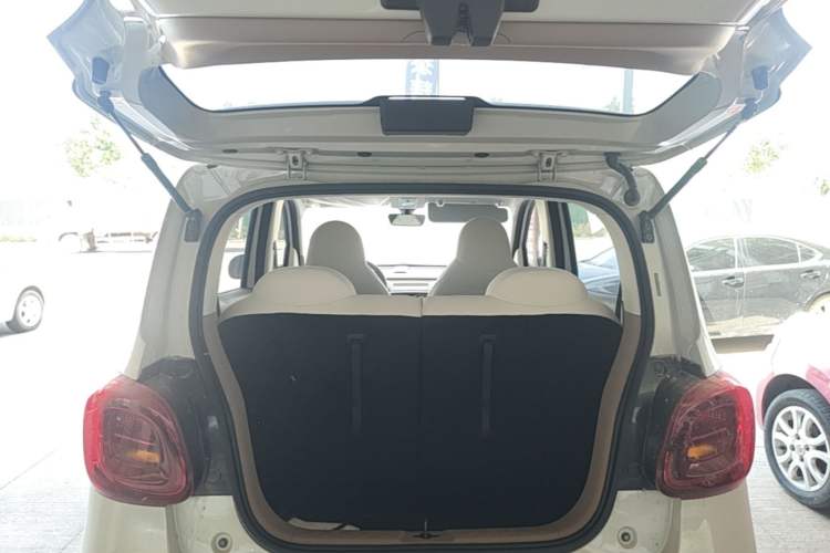 Used Wuling Hongguang MINIEV 2025 Four-Door Version Advanced Edition Trunk