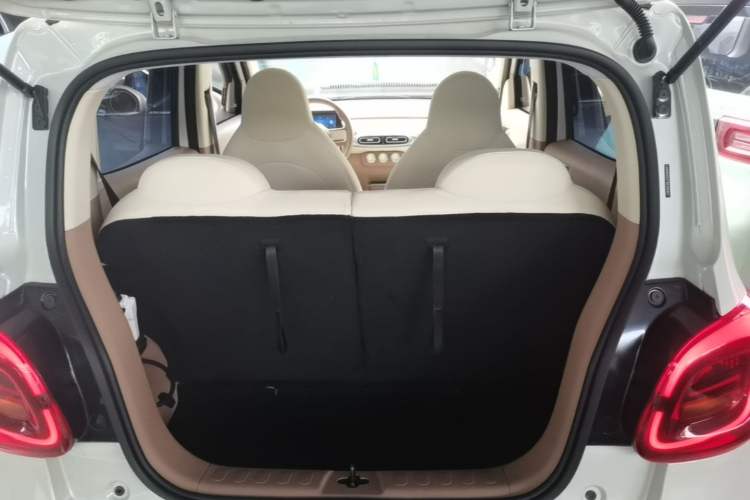 Used Wuling Hongguang MINIEV 2025 Four-Door Version Advanced Edition Trunk