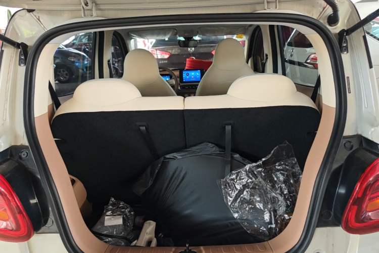 Used Wuling Hongguang MINIEV 2025 Four-Door Version Zhenxiang+ Edition Trunk