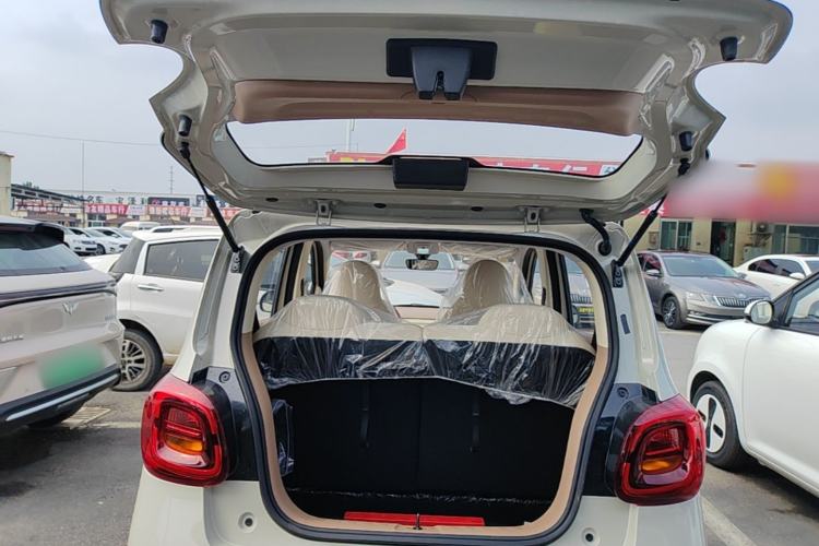 Used Wuling Hongguang MINIEV 2025 Four-Door Version Advanced Edition Trunk