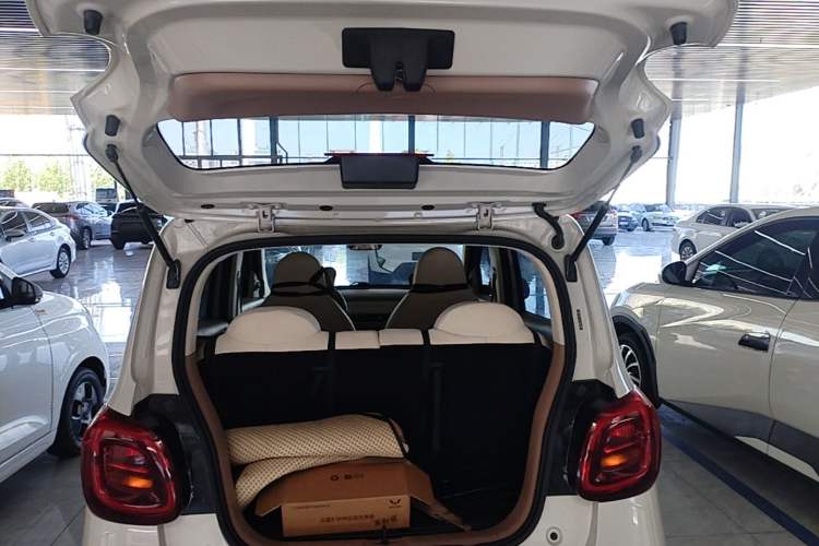 Used Wuling Hongguang MINIEV 2025 Four-Door Version Advanced Edition Trunk