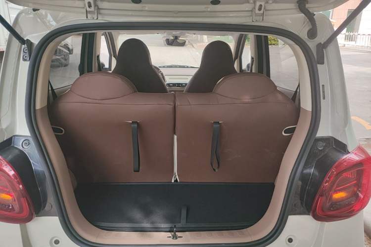 Used Wuling Hongguang MINIEV 2025 Four-Door Version Advanced Edition Trunk