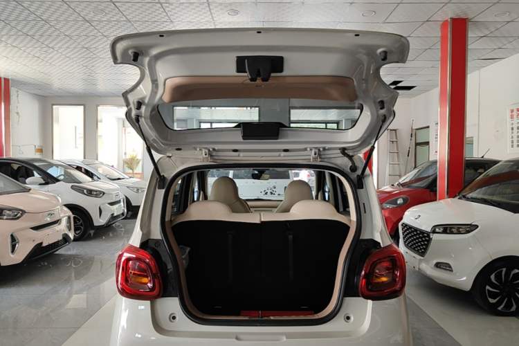 Used Wuling Hongguang MINIEV 2025 Four-Door Version Advanced Edition Trunk