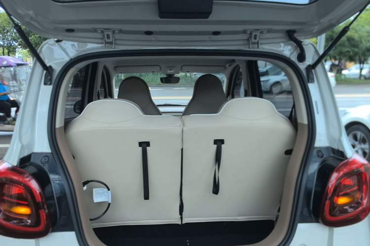 Used Wuling Hongguang MINIEV 2025 Four-Door Version Advanced Edition Trunk
