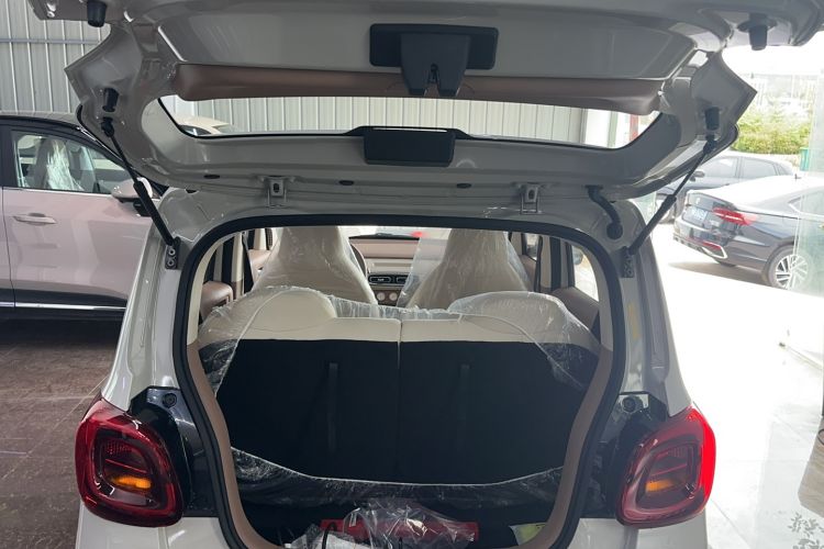Used Wuling Hongguang MINIEV 2025 Four-Door Version Advanced Edition Trunk