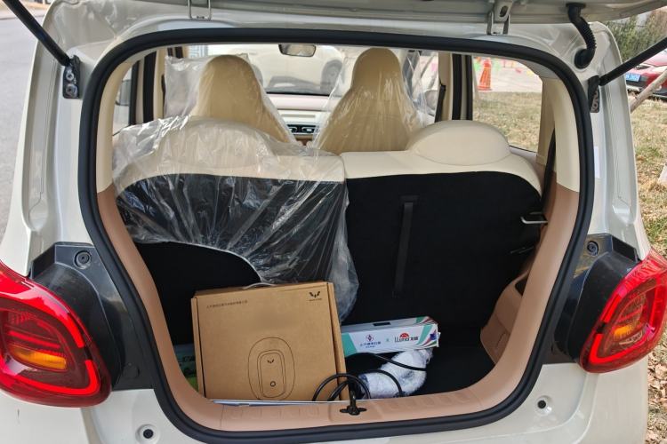 Used Wuling Hongguang MINIEV 2025 Four-Door Version Advanced Edition Trunk