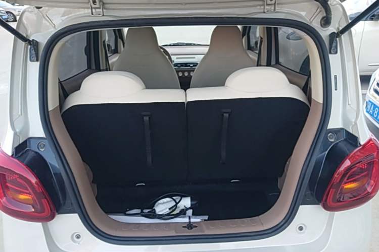 Used Wuling Hongguang MINIEV 2025 Four-Door Version Advanced Edition Trunk